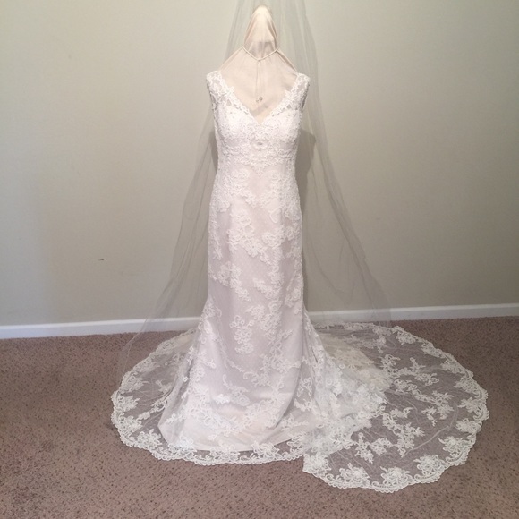 Wedding Dress - Picture 1 of 8